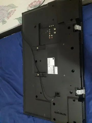 Vendo Tv 40 polegadas detalhe na lateral funcina perfeitamente aceito proposta - Foto 2