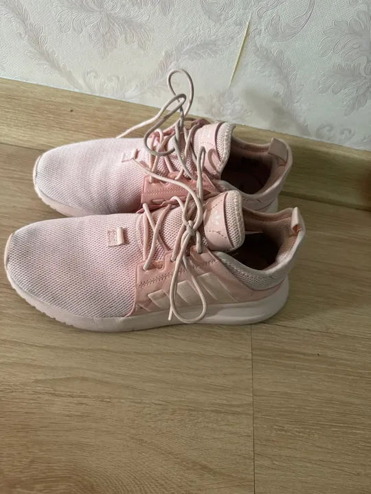 Tênis adidas
