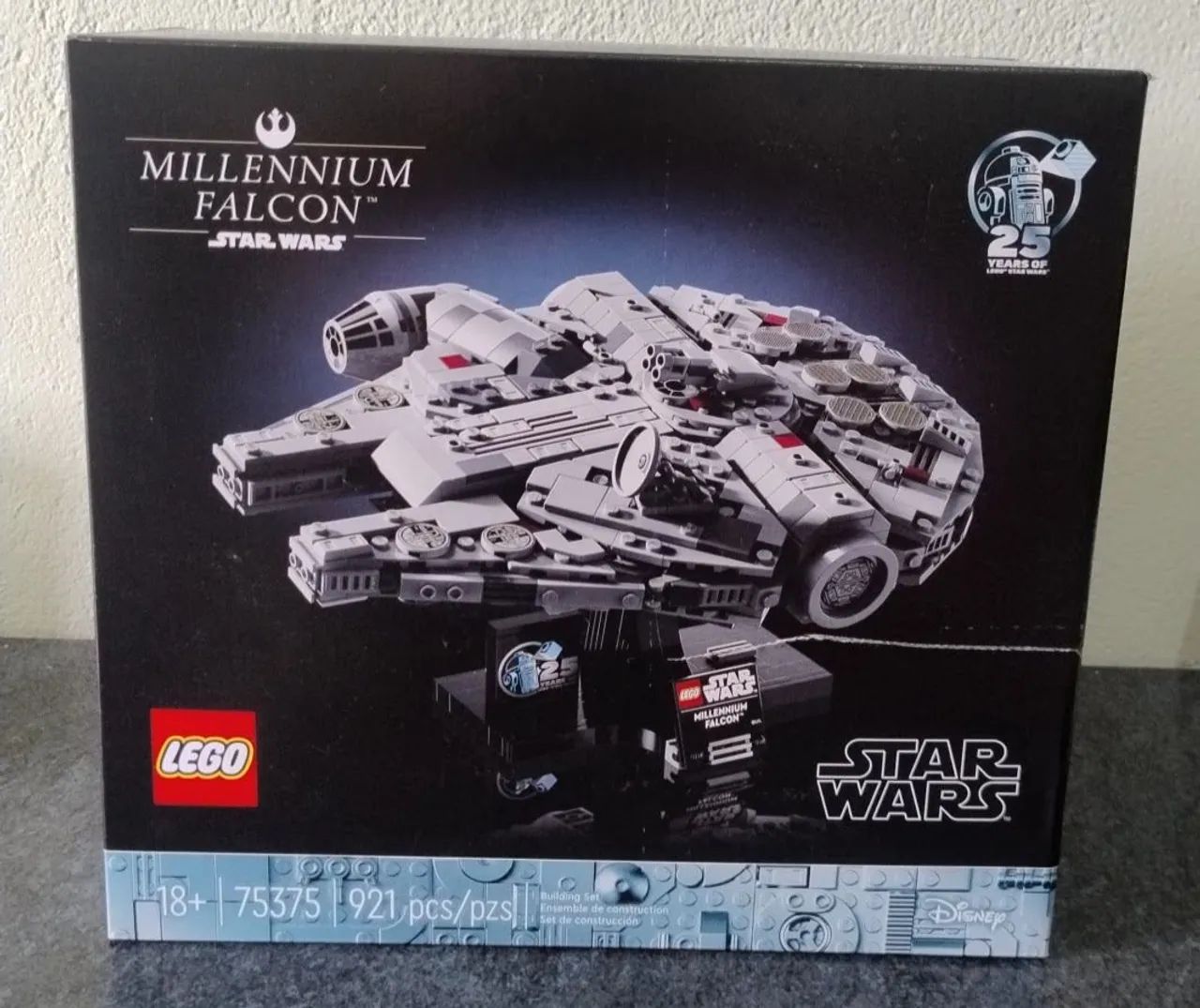 LEGO Star Wars Millennium Falcon 75375 - Novo