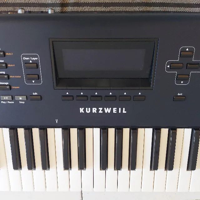 Teclado Kurzweil PC361 com DEFEITO - Foto 4