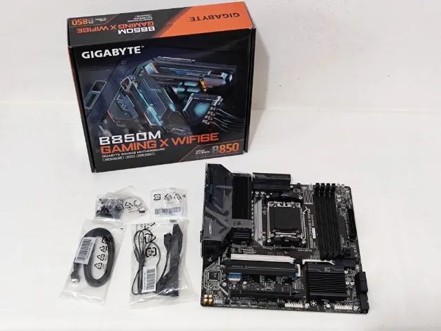 Placa Mãe Gigabyte B850M Gaming X WiFi6E AMD AM5 mATX