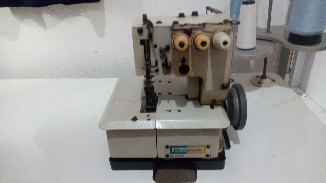 Máquina de Costura Galoneira Industrial Bracob GC 2400-3
