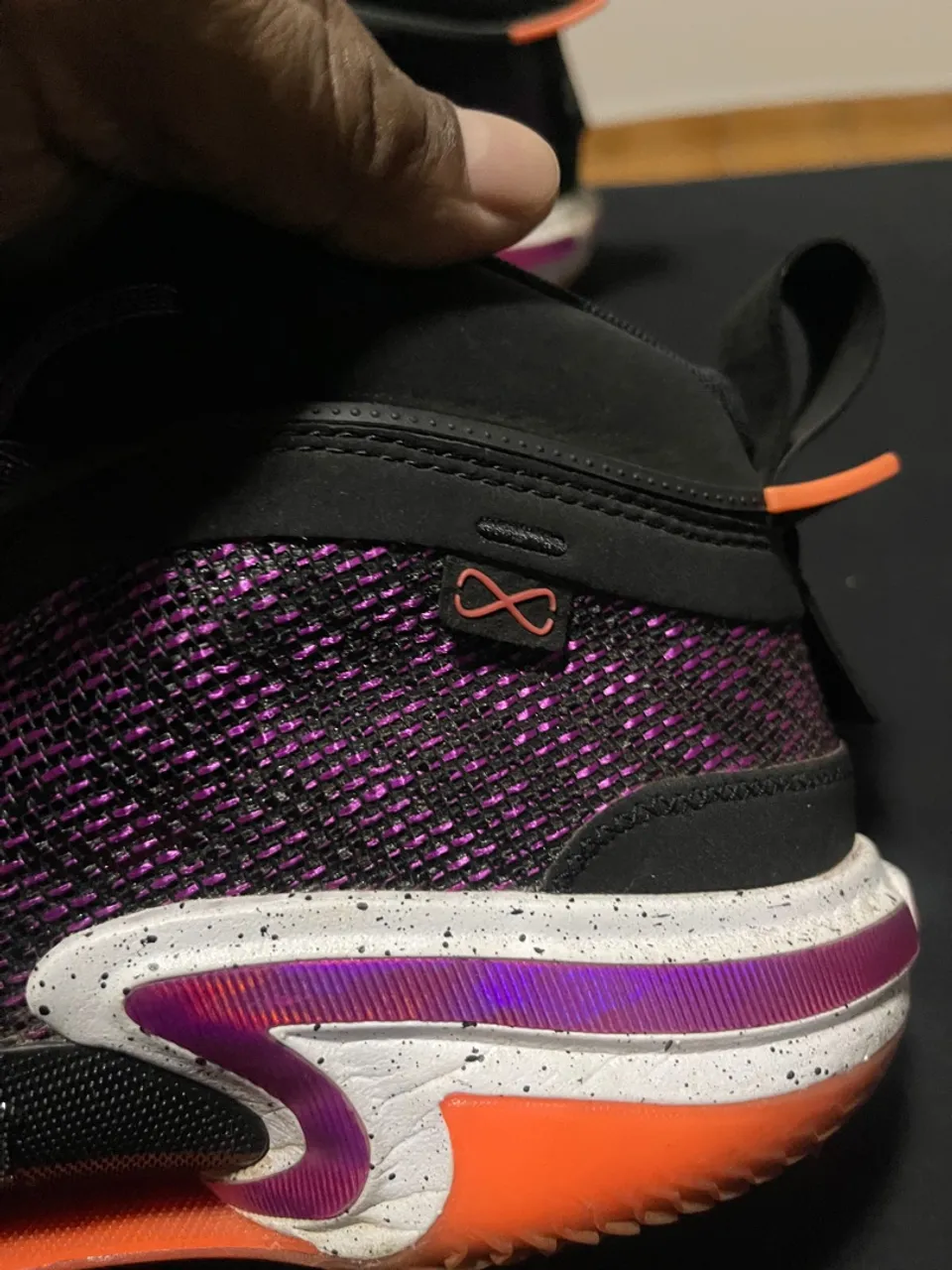 Tênis Jordan Roxos e Pretos - Novo!