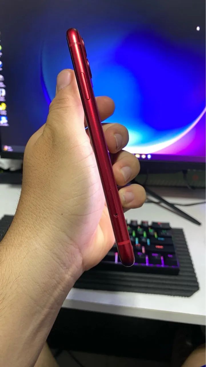 iPhone 11 128GB Red Product 