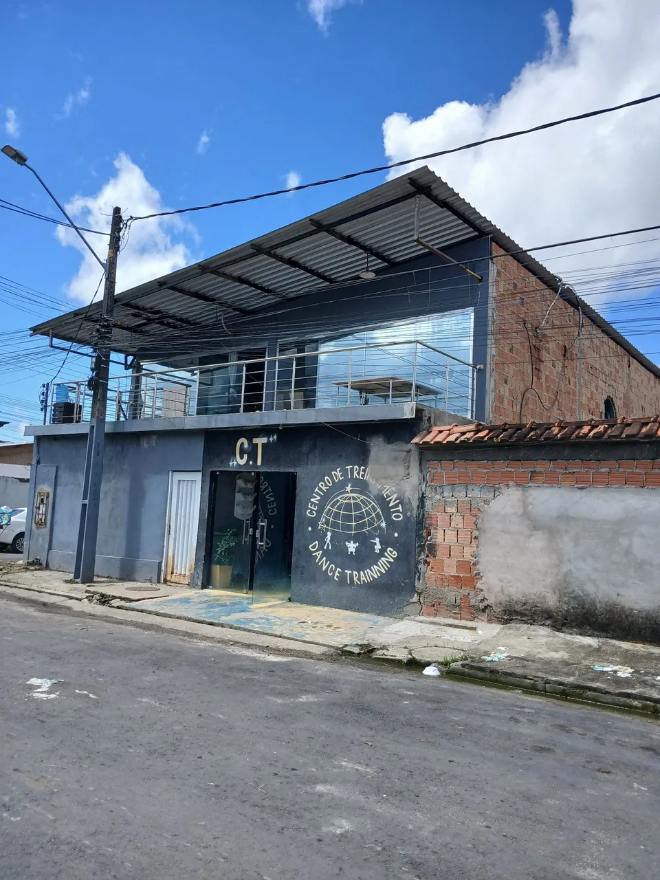 Venda de galpão com residência.
