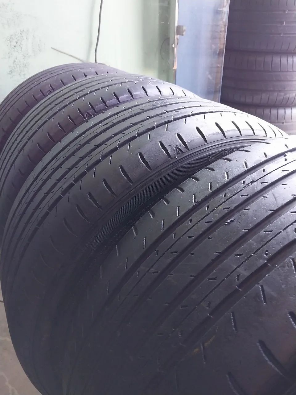 Pneus 225/45/17 dunlop. 