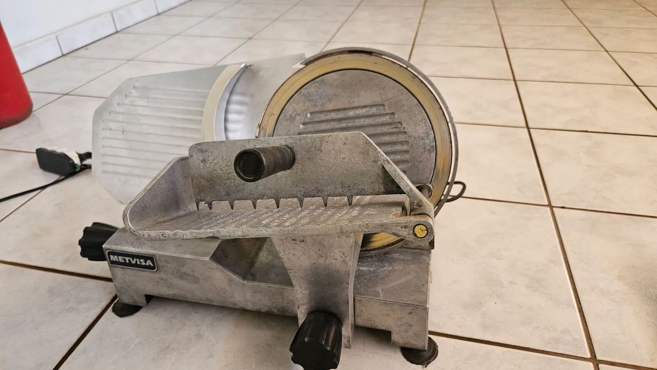 Fatiadora, Semi-automatica (Semi-Automática)