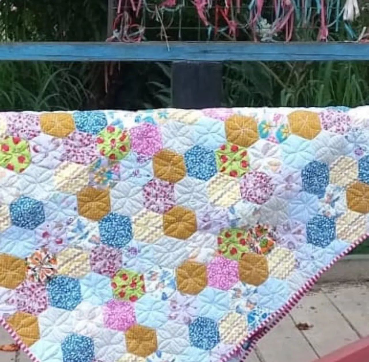 Colcha Patchwork Hexágono artesanal - Foto 2