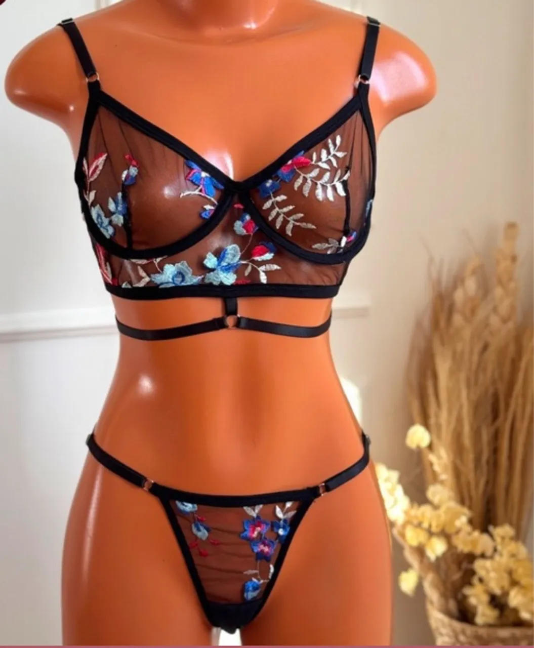 Conjunto de Lingerie Floral Preto - Novo