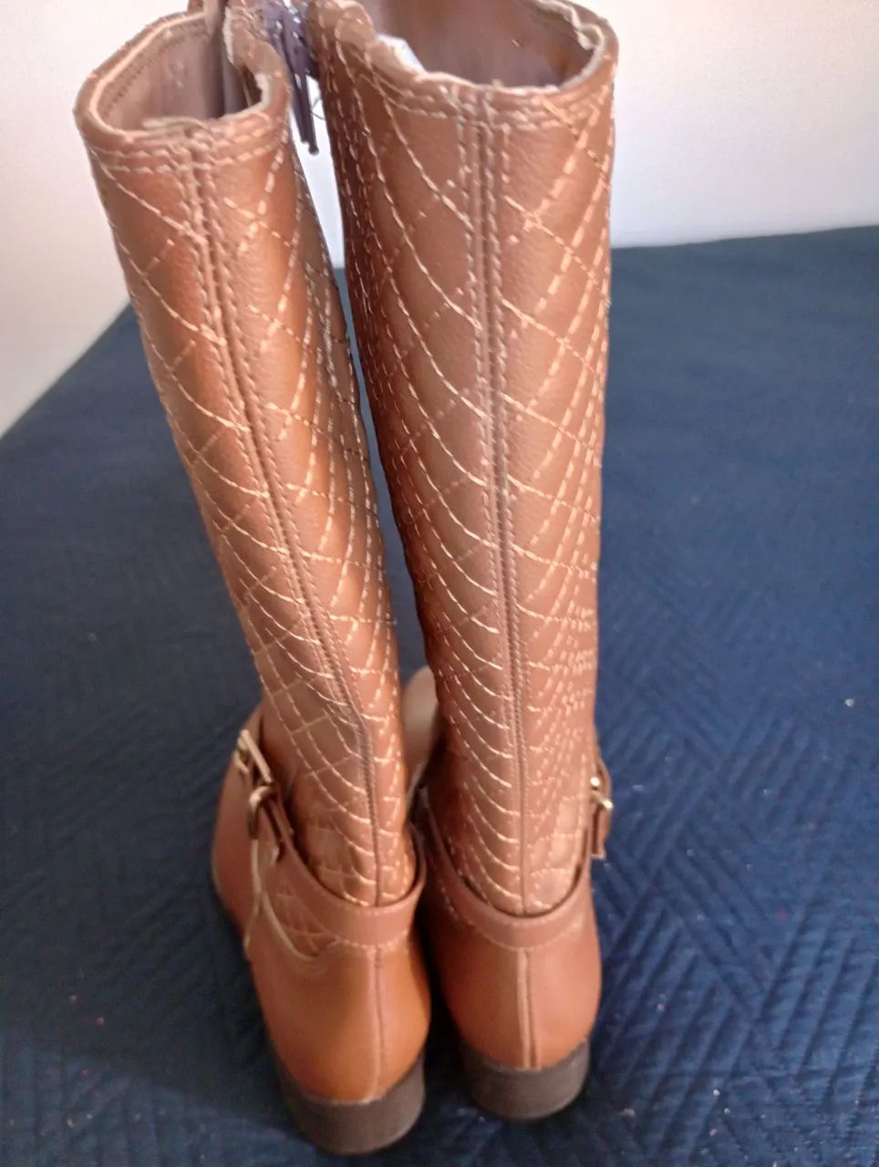 Botas de cano alto marrons - Foto 4