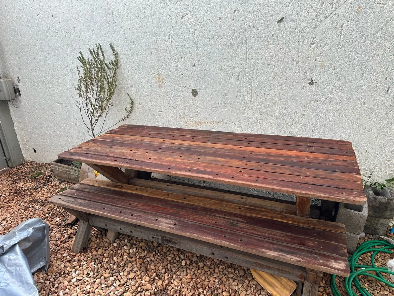 Mesa de madeira para área externa
