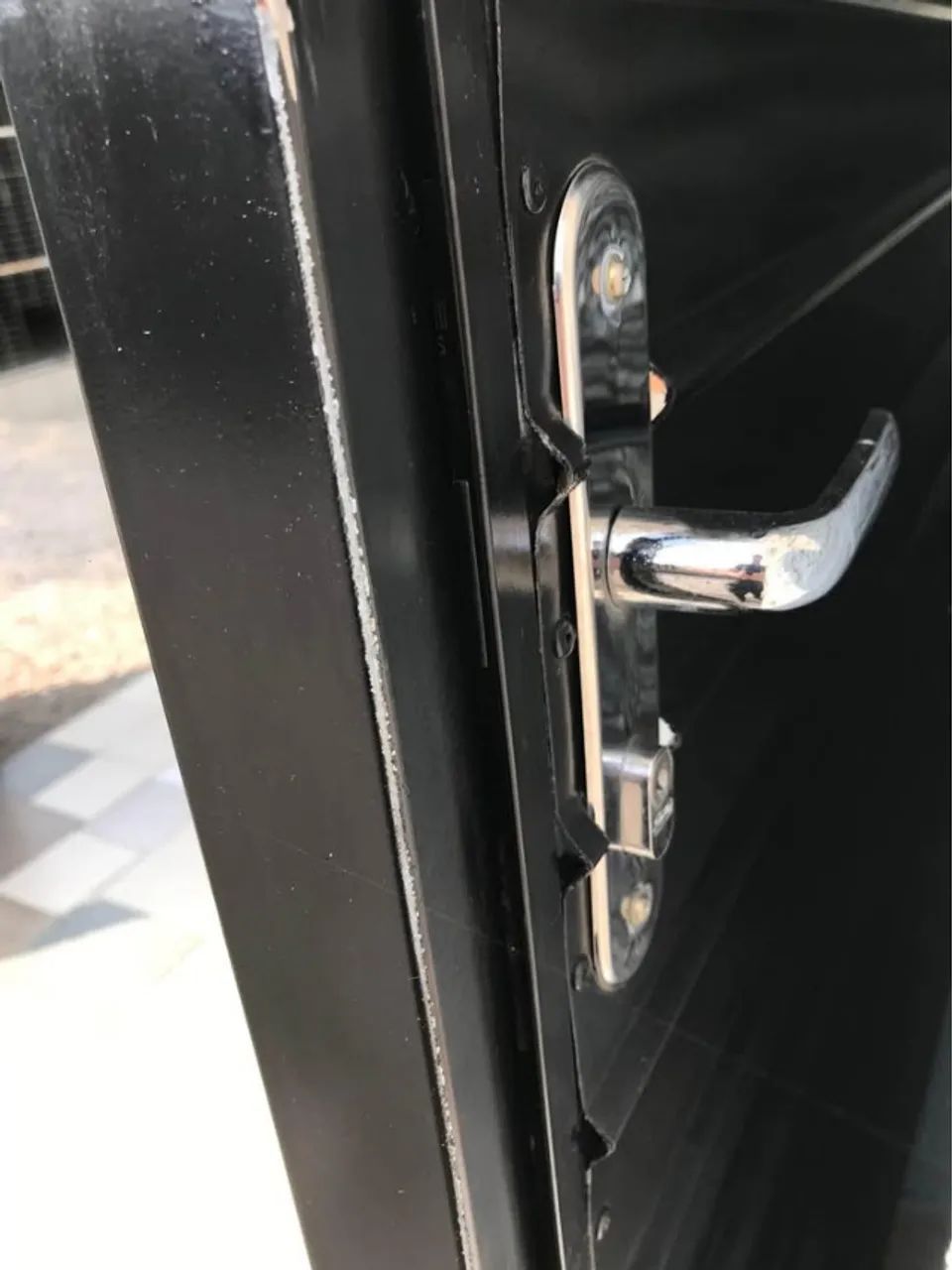 Portão garagem com portão social embutido, pintura eletrostática 2,62 largura, 2,52 altura - Foto 5