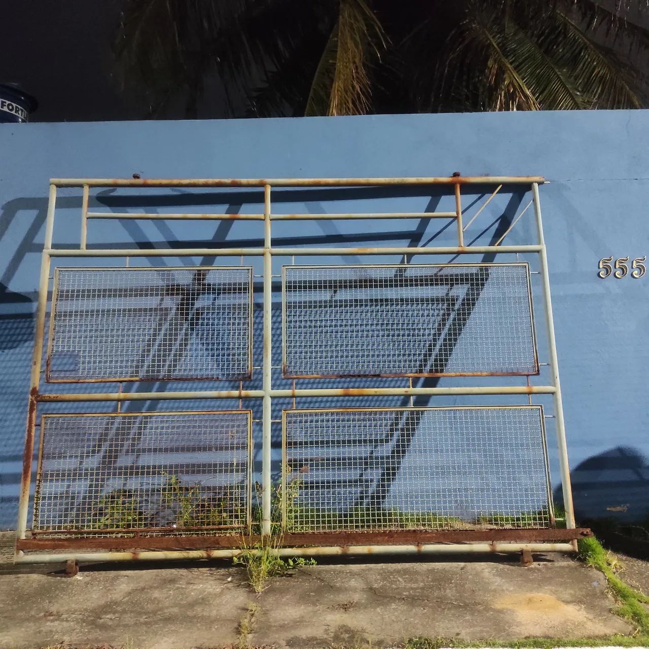 Portão de ferro64307022759811120