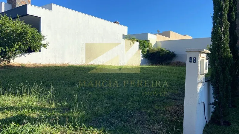 TERRENO À VENDA NO CONDOMÍNIO DONA LUCILLA