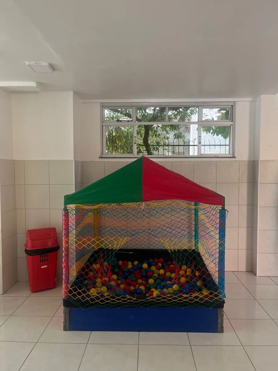 Piscina de Bolinhas e pula pula Infantil