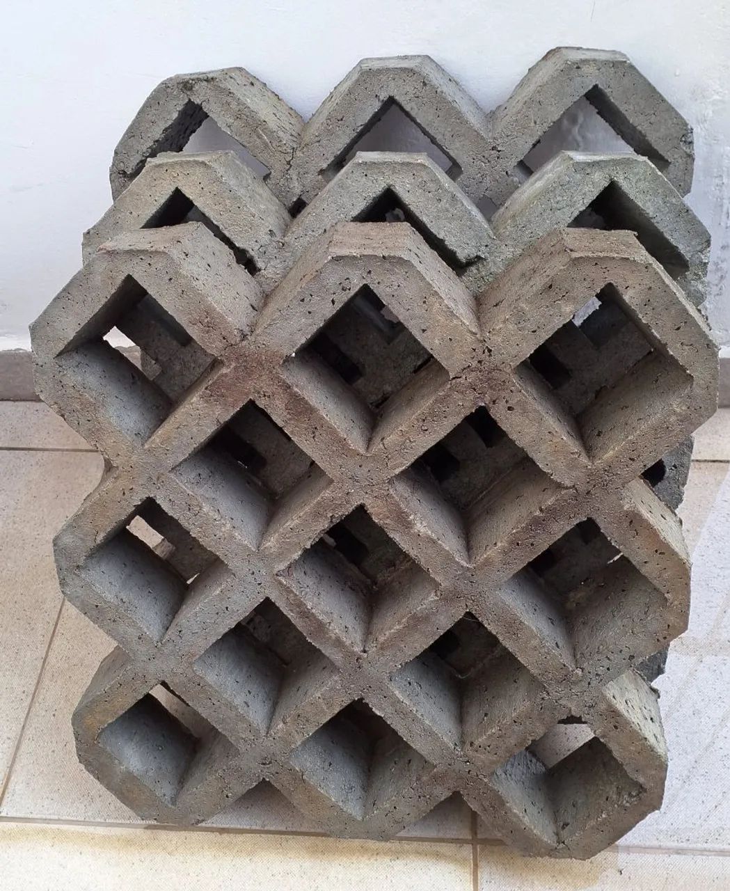 3 (três) Pisogramas para jardim, garagem. 