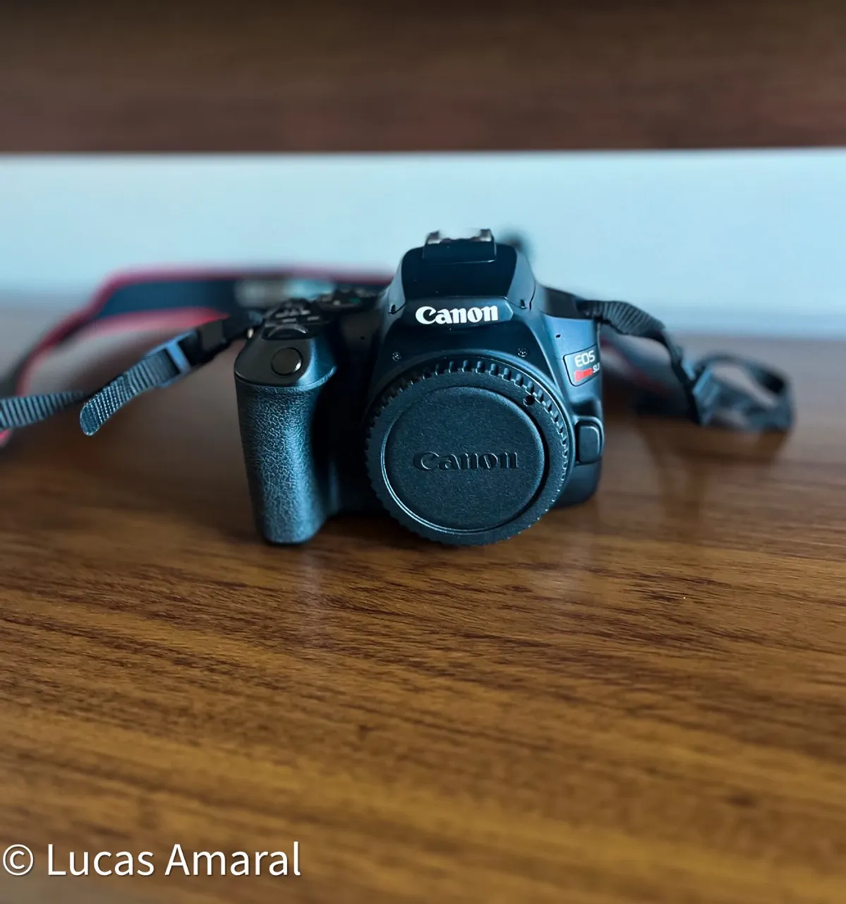 Câmera Canon EOS Rebel SL3 - Perfeita para suas fotos!