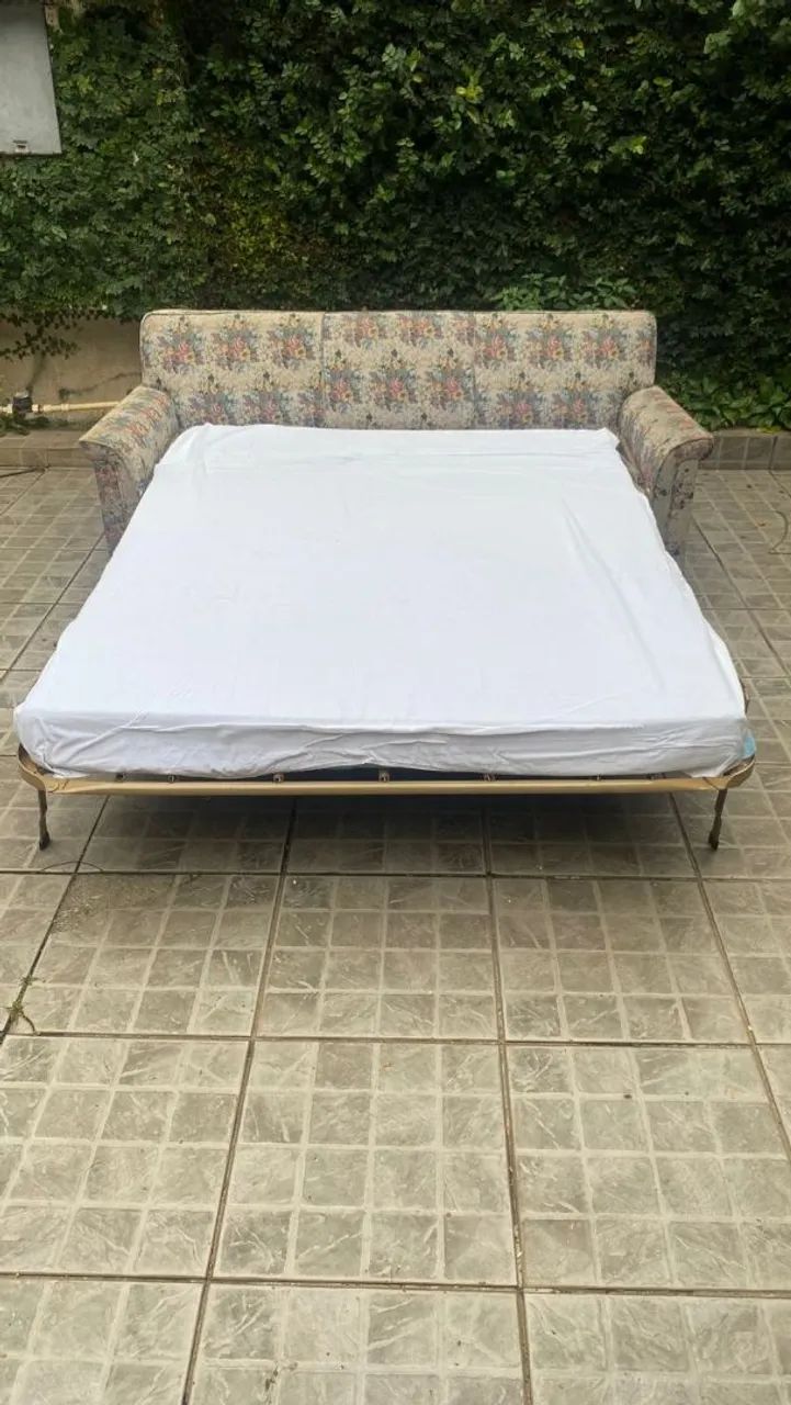 Sofá Cama Década de 50 em Madeira Maciça e Ferro marca Antiga Probel65746292428546123