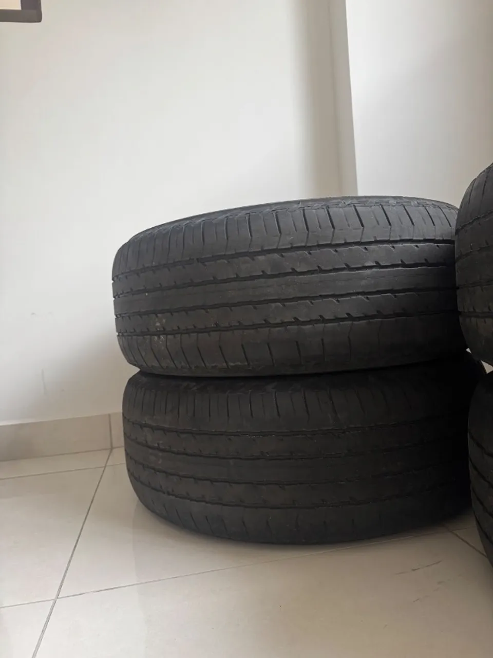 Pneus Bridgestone HT 266/60 Aro 18