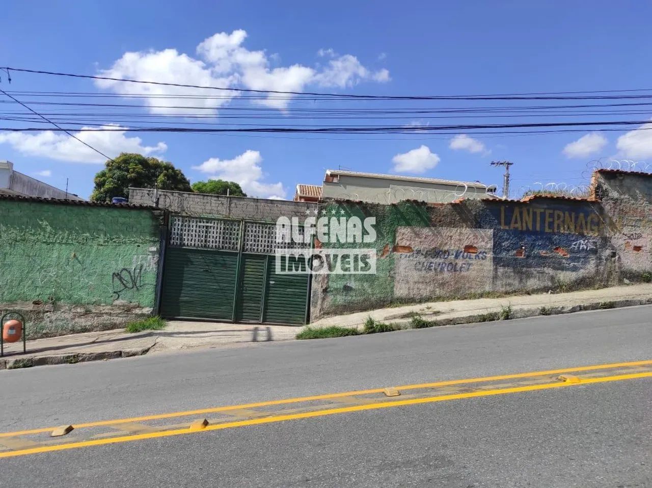 Terreno à venda no Bairro MONTE CASTELO