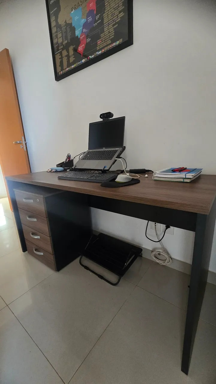 Mesa de Escritório com Gavetas - Ótimo Estado