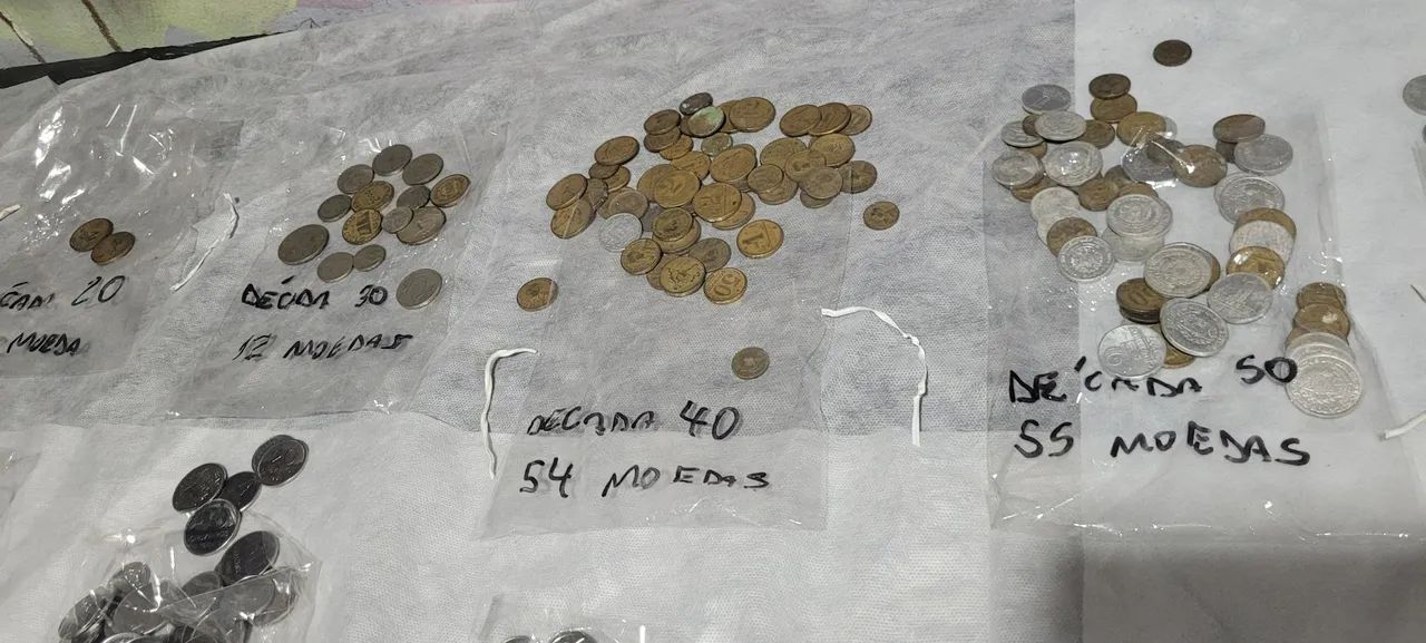 485 moedas e cédulas antigas, nacionais e estrangeiras