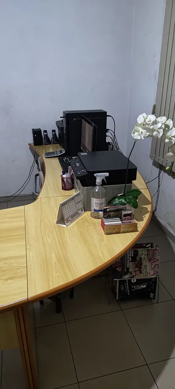 Mesa de escritório em ótimo estado - Foto 2