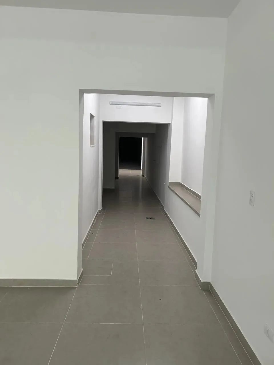 Salão para locação de 250 m com um salão com 2 wcs, cozinha, 2 salas e no fundo + 120 m de - Foto 4