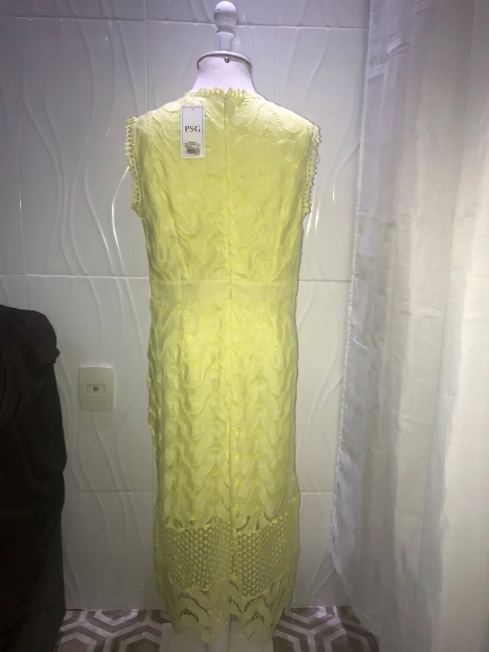 Vestido de Renda Amarelo Claro - Foto 4
