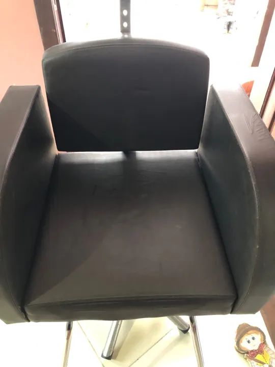 Cadeira de Barbeiro - Preta - Usada