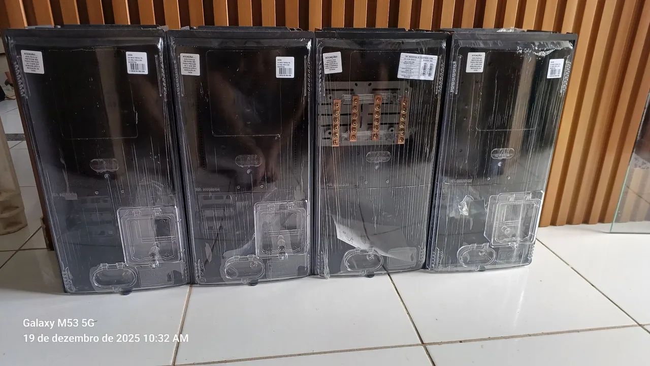 Vendo caixa padrão energisa 220 - Foto 2