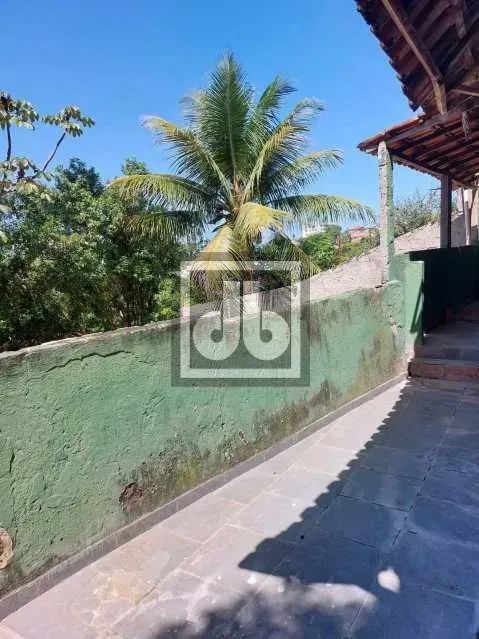 Casa muito boa - 3 quartos - área nos fundos - de 100 metros quadrados. Agende sua visita!