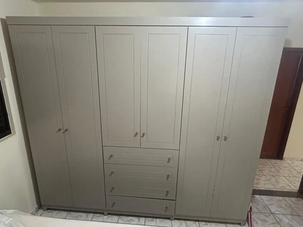 Guarda-Roupa 6 Portas