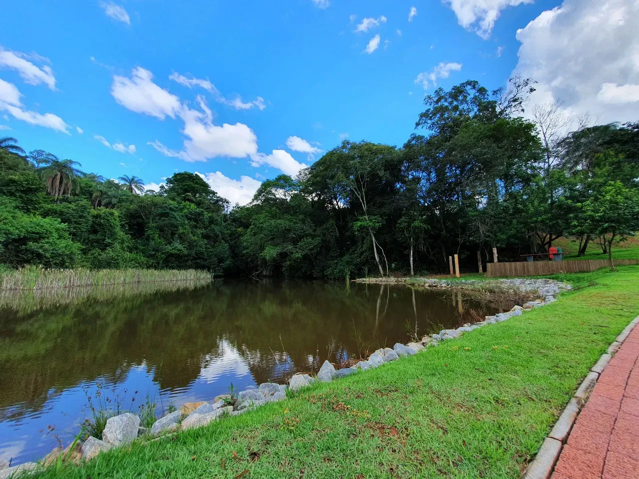Lotes com Valores de Oportunidades em Condomínio Maravilhoso de Casa Branca