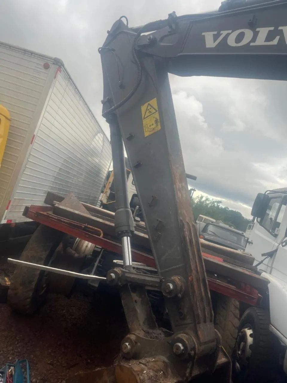 ESCAVADEIRA VOLVO EC140DL c/ 5000hrs 2021 - Foto 5