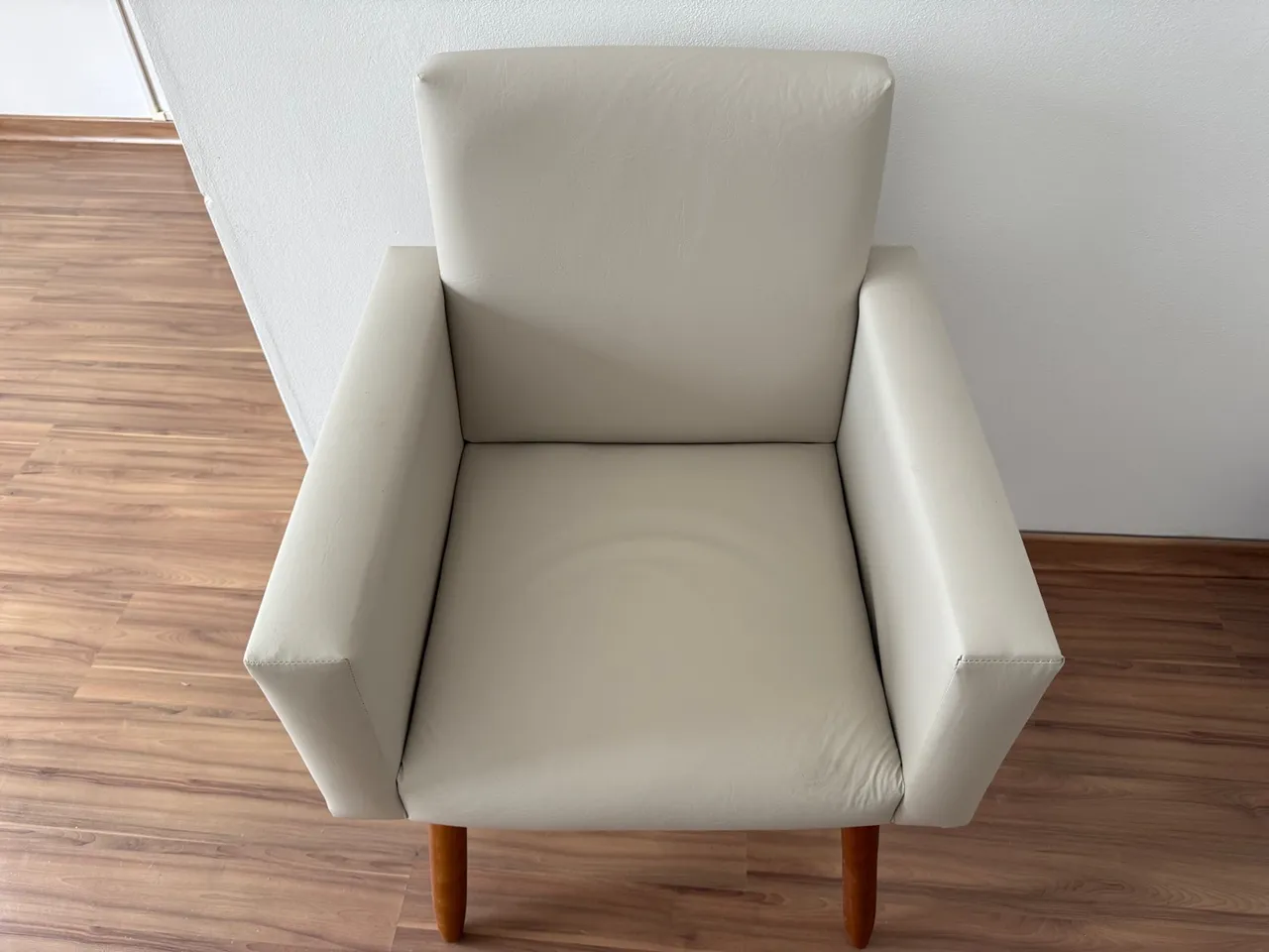 Poltrona Cinza Elegante