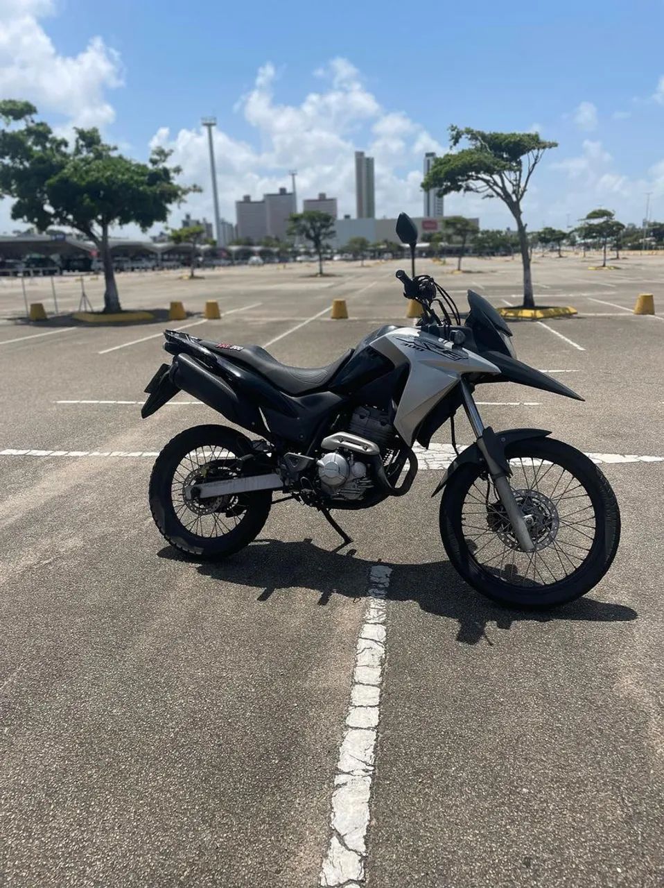 XRE 300 ano 2018