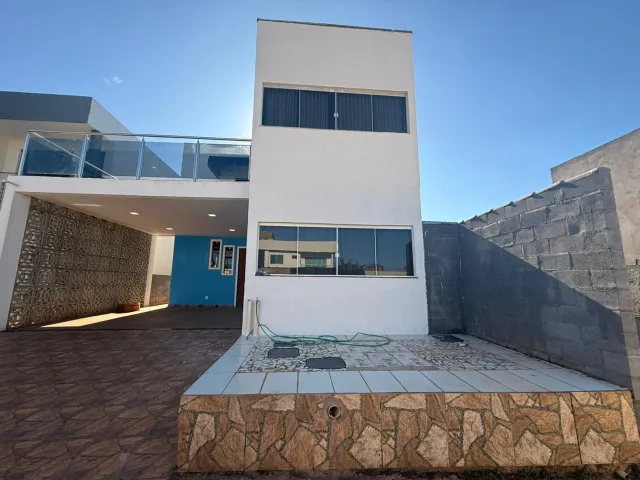 Aluga se casa na rua próximo a Smart Fit