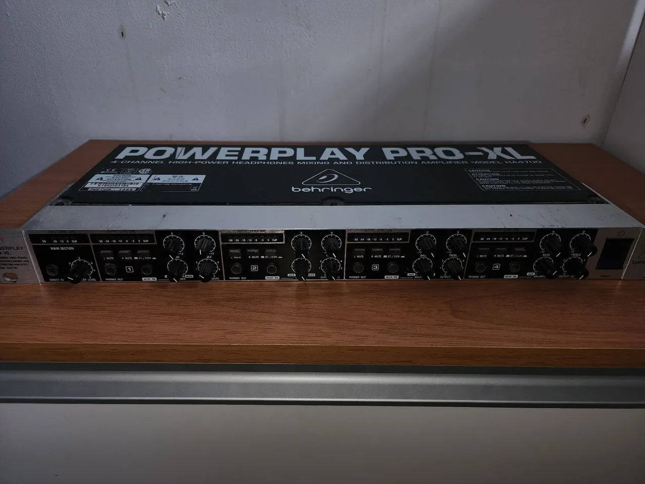 Mixer Behringer Powerplay Pro-XL 4 Canais