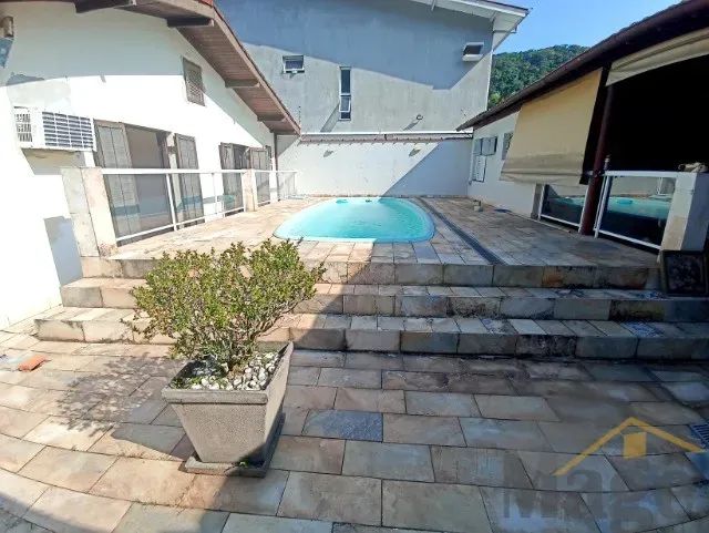 CASA TERREA COM 03 DORMITÓRIOS E PISCINA Á VENDA NO JARDIM GUAIUBA - REF.: 5954