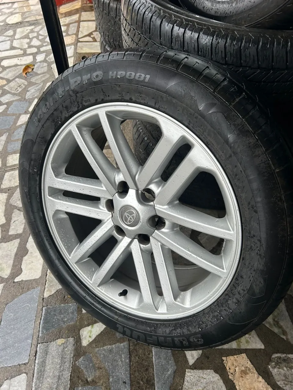 RODAS ARO 20 HILUX COM PNEUS EXTRA VL4200.00 TR *