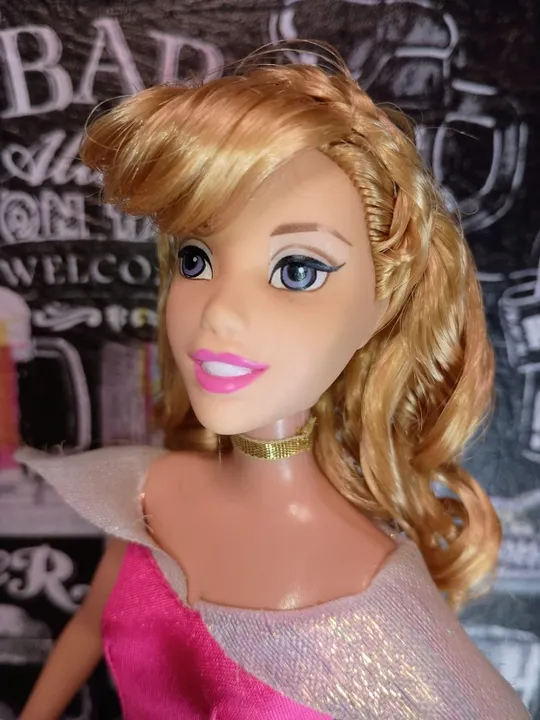 Brbie Collector -Disney Aurora Classic Doll - A Bela - Muito Novinha e Conservada