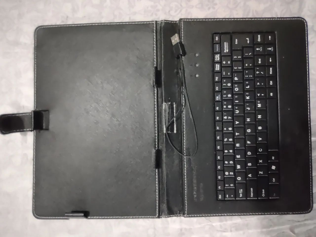 Capa de couro com teclado USB, para  Tablet 10.1 polegadas, seminovo. - Foto 2