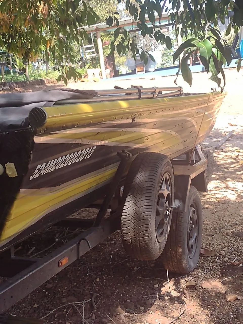 Barco com motor 25 partida elétrica