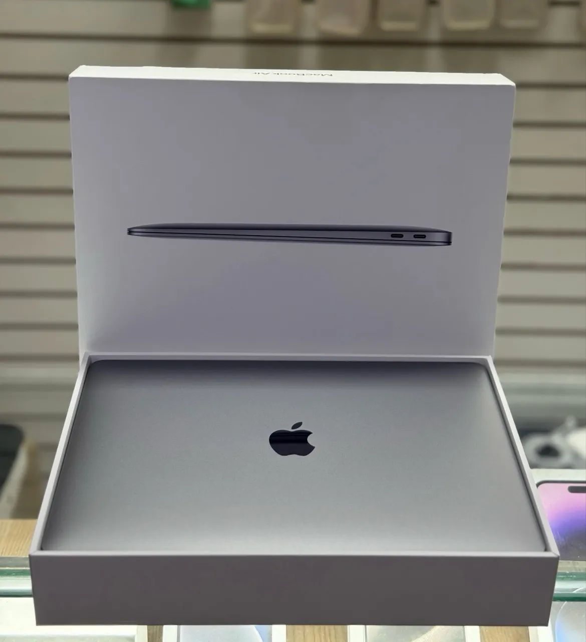 Macbook air m1 8gb / 256gb LOJA FÍSICA saude da bateria 85%, todo