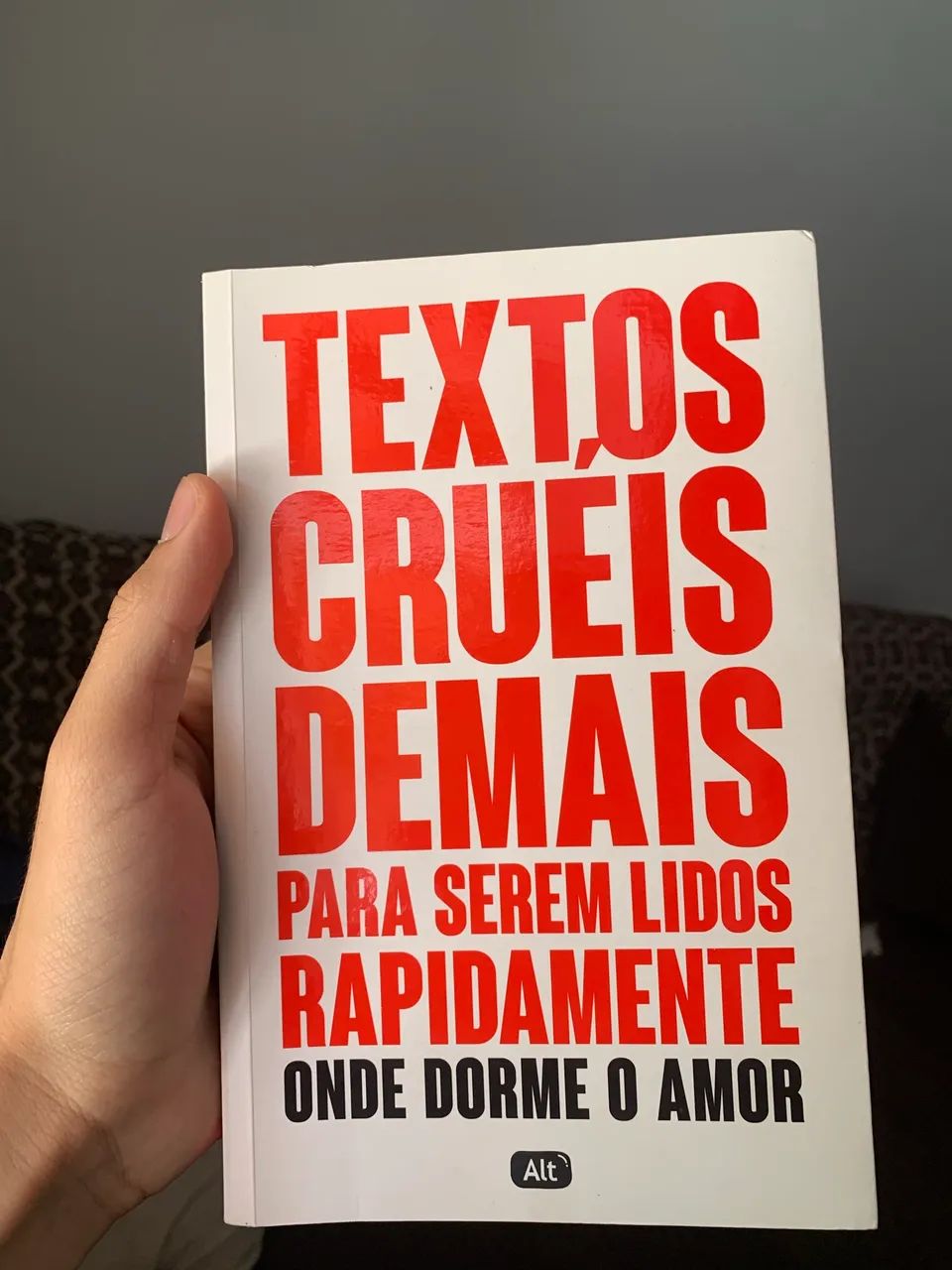 Livro textos cruéis de mais para serem lido rapidamente 