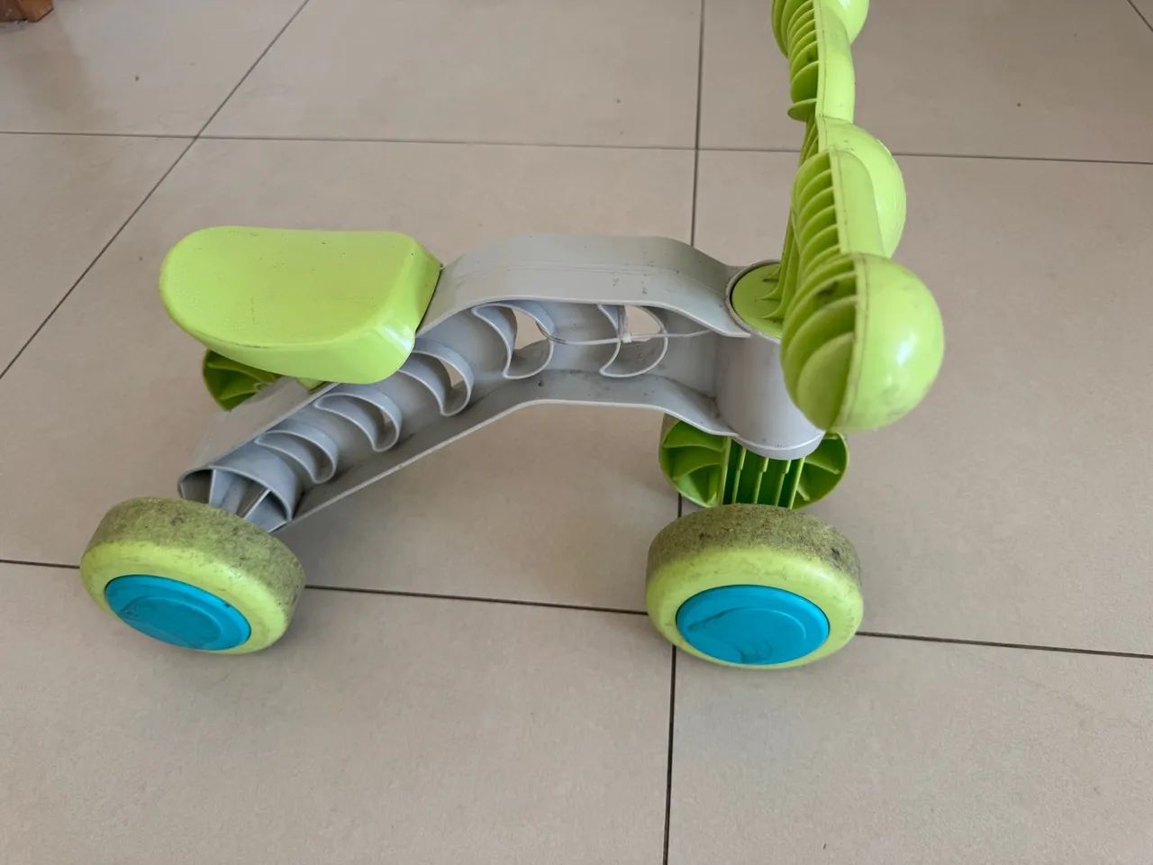 triciclo bicicleta de equilíbrio e andador