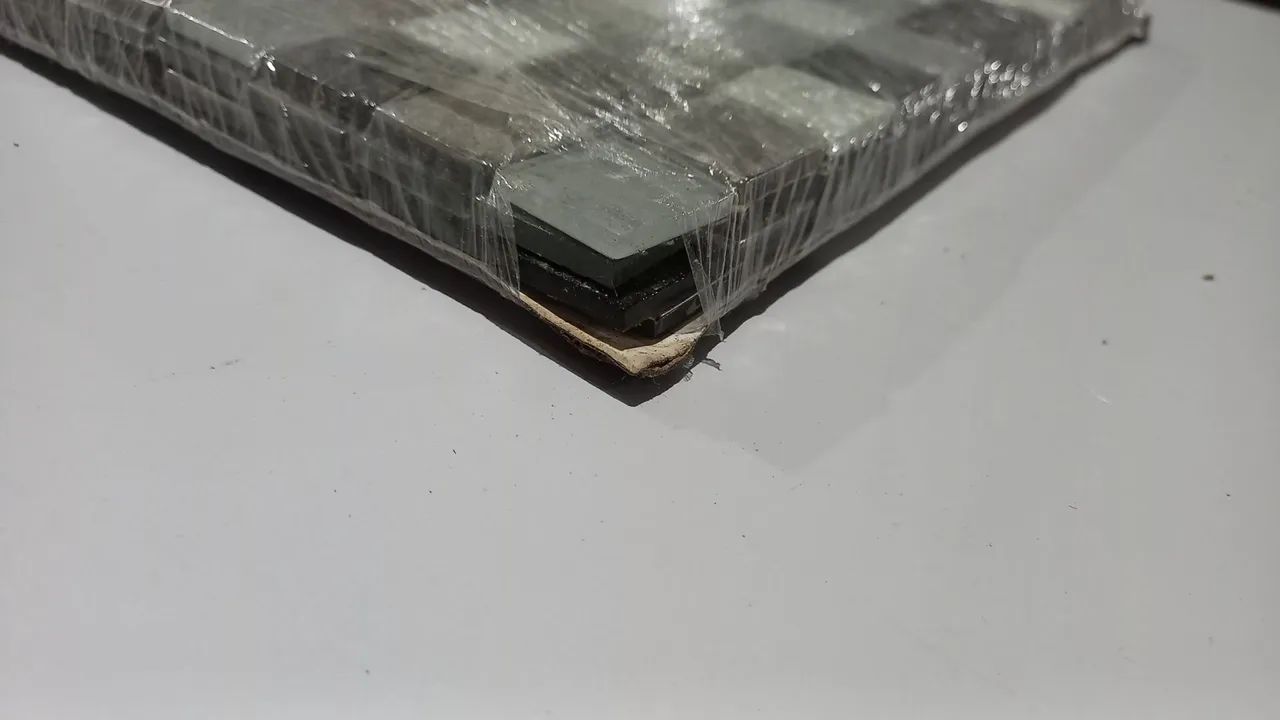 4 placas de Pastilha 30 x 30 de vidro e inox mosaico  - Foto 3