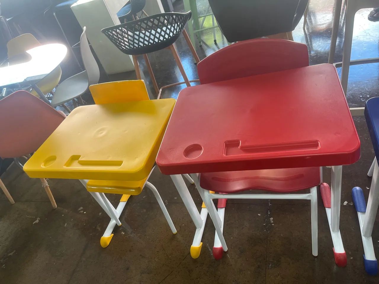 Conjunto mesa e cadeira escolar novo  - Foto 2