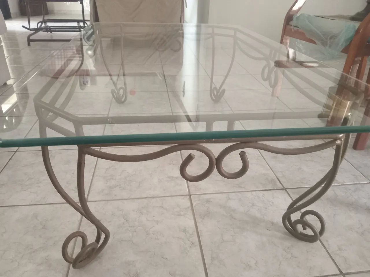 Mesa de centro em metal e vidro - Foto 2
